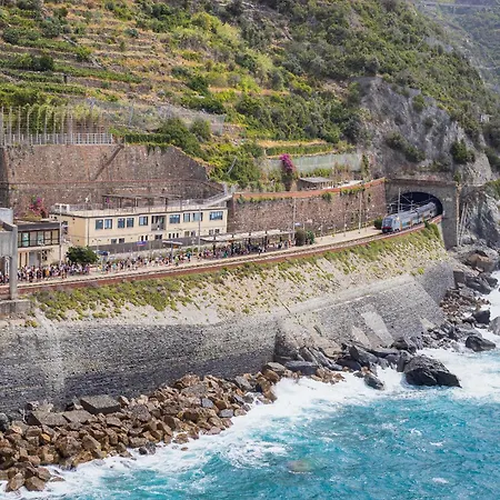 Eldorado,romantic Seafront Getaway مانارولا