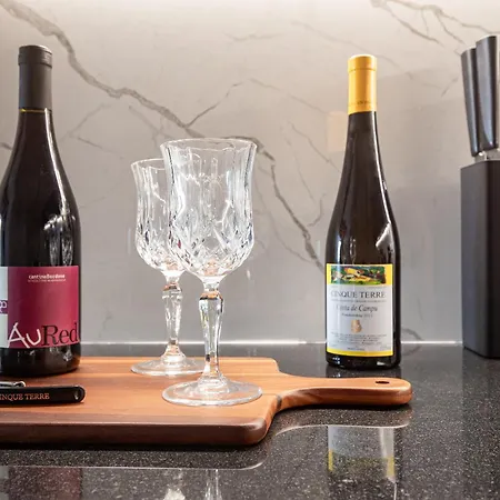 Eldorado,romantic Seafront Getaway شقة مانارولا