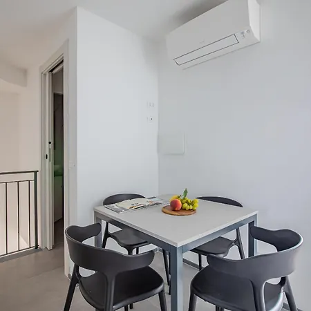 Eldorado,romantic Seafront Getaway مانارولا